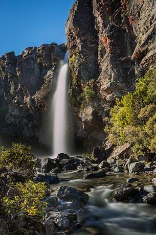 102 Tongariro NP, Taranaki Waterval.jpg